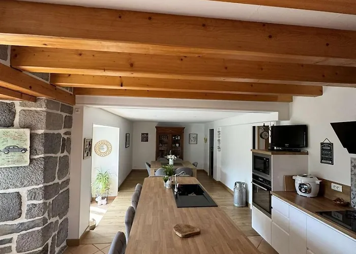 Hébergement de vacances Corps De Ferme Rénové Avec Goût, à 5min De Murat *