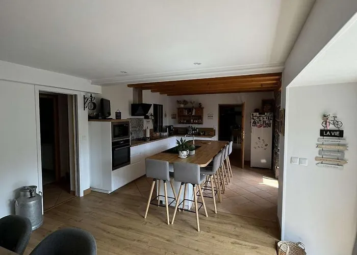 Corps De Ferme Rénové Avec Goût, à 5min De Murat Hébergement de vacances La Chapelle-d'Aligne