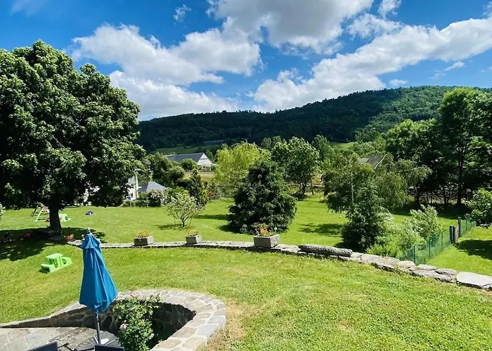 Corps De Ferme Rénové Avec Goût, à 5min De Murat Hébergement de vacances La Chapelle-d'Aligne